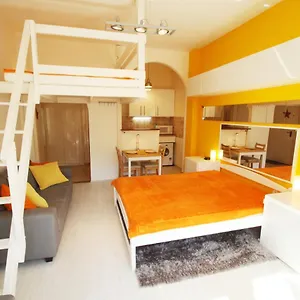 Sunny Studio In Party District- Balcony- Ac Apartment