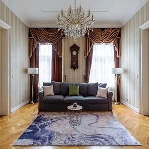 Luxury Next To The New York Cafe Budapeszt