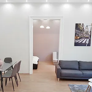 דירה Akacfa 36 91 Mt 3 Bedroom District 7, בודפשט